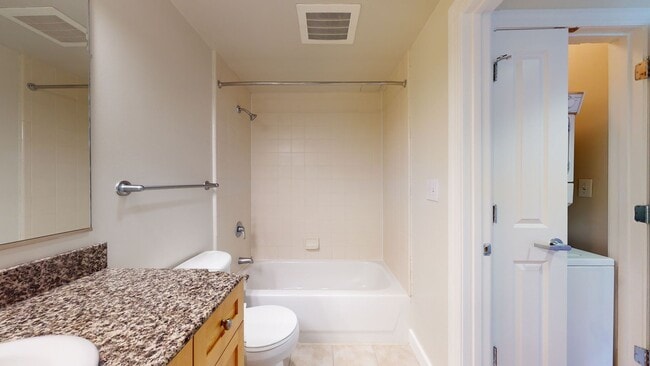 Building Photo - Chinatown 2 Bedroom 2 Bathroom In Amazing Centralized Building-Amenities Galore! Pets Welcomed!