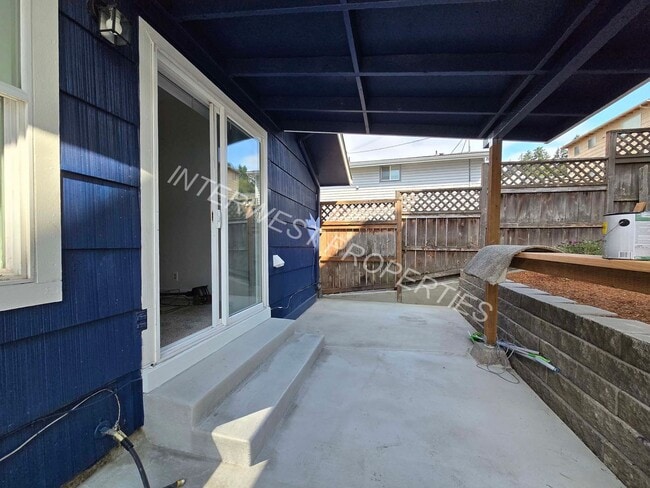 Building Photo - Recently Remodeled 2 Bd Home in Kalama with W/D Hookups!