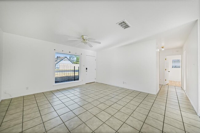 Building Photo - 3007 Steck Ave