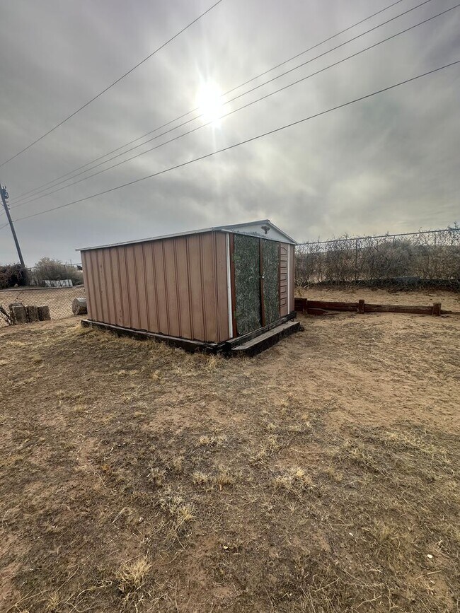 Building Photo - Welcome to this charming 3-bedroom, 2-bathroom home located in Albuquerque, NM