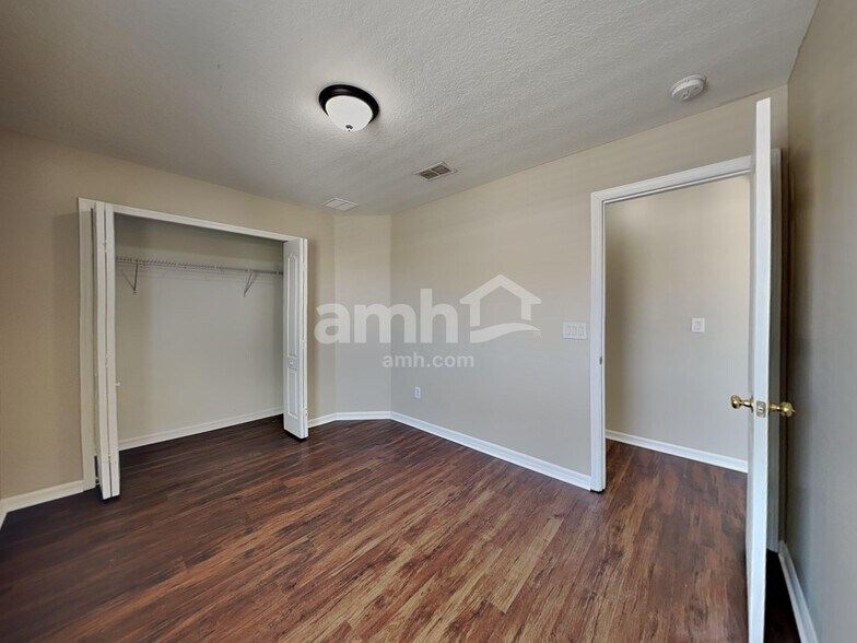 Building Photo - 366 Cabana View Way