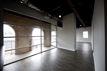 Building Photo - 319 N Mesquite St