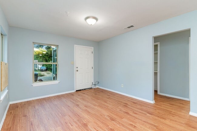 Building Photo - Beautiful affordable 4BD/2BA home!