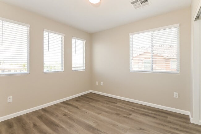 Building Photo - 6083 W Dewey Dr
