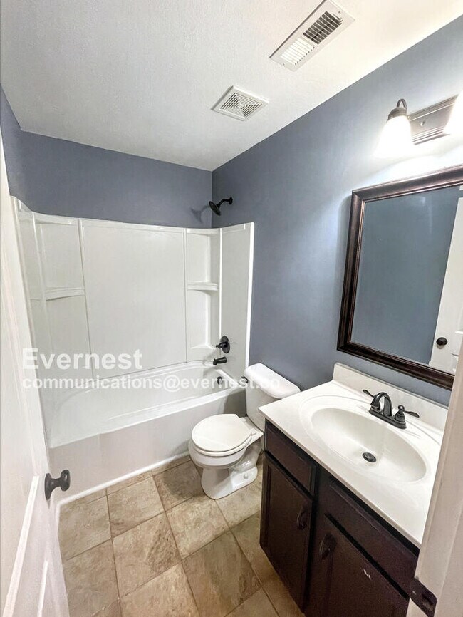 Building Photo - 650 Fox Hound Dr