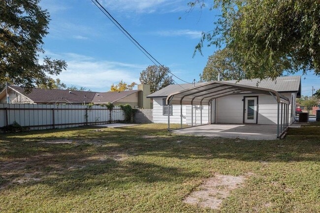 Building Photo - 3bedroom 1 bath remodeled