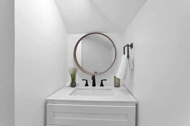 Building Photo - 2615 Northwest Blvd