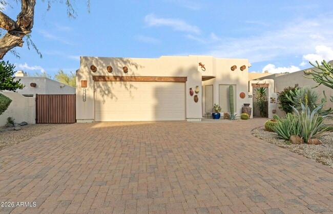 Building Photo - 6016 E Rancho Manana Blvd