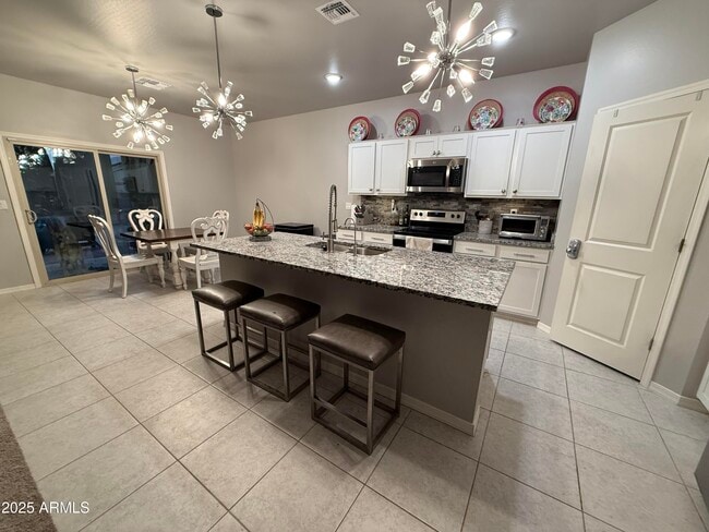 Building Photo - 6014 E Helios Dr