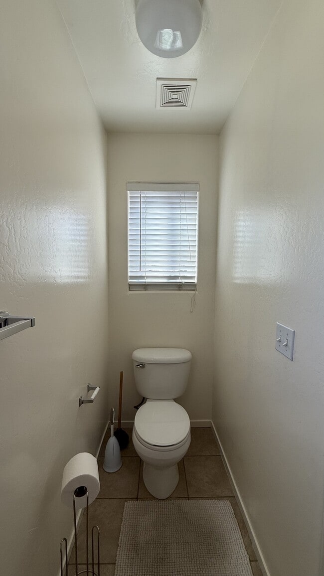 Building Photo - 142 W Reese Ave