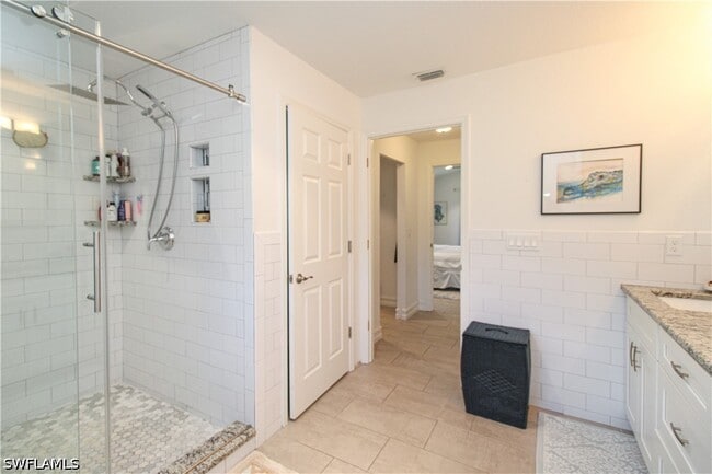 Building Photo - 721 Logan Blvd S