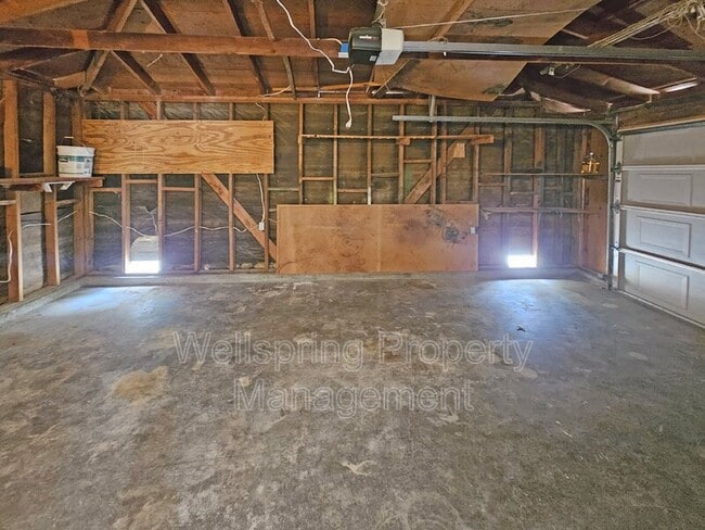 Building Photo - 6552 Valley Ave