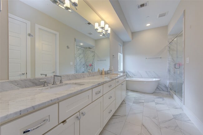 Building Photo - 2661 Fountain Key Blvd