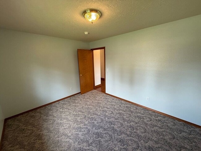 Building Photo - 460 SE Conifer Pl