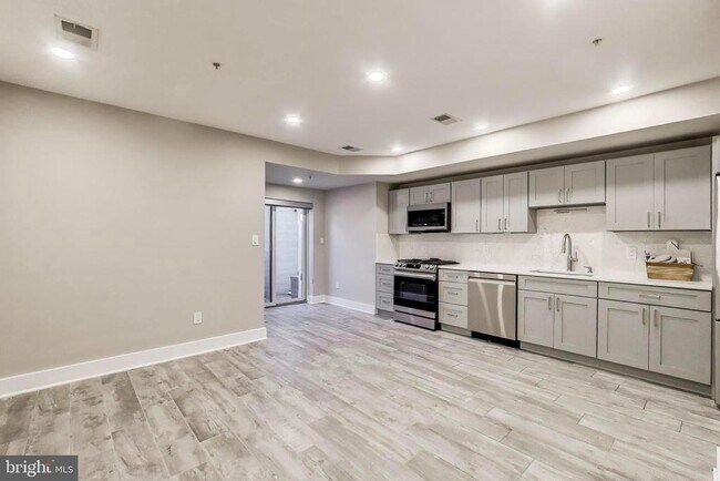 Building Photo - 1444 Harvard St NW