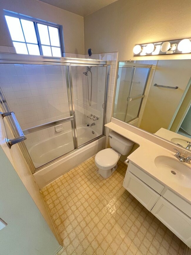 Building Photo - 2 Bedroom Condo in Del Mar Highlands.