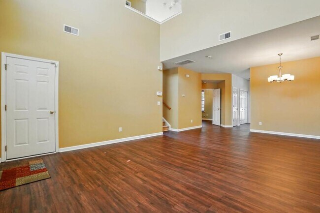 Building Photo - 7420 Abigail Glen Dr