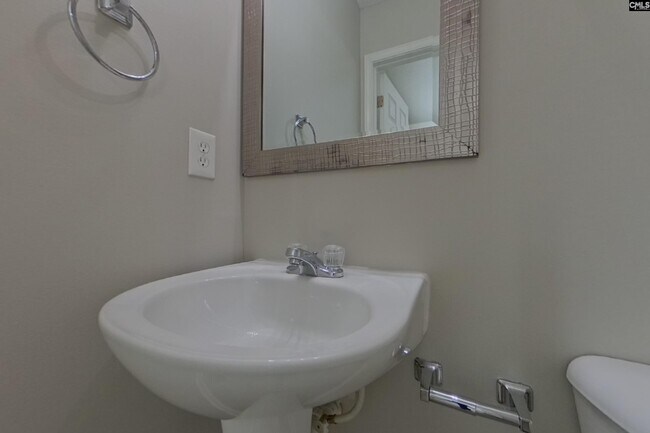 Building Photo - 521 Halleck Ln