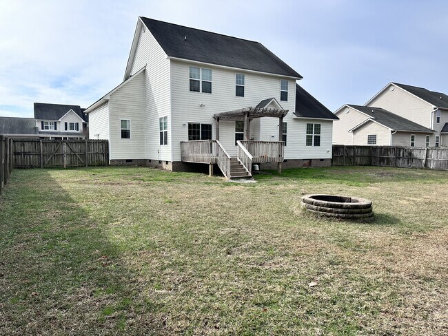 Building Photo - 114 Hills Lorough Loop