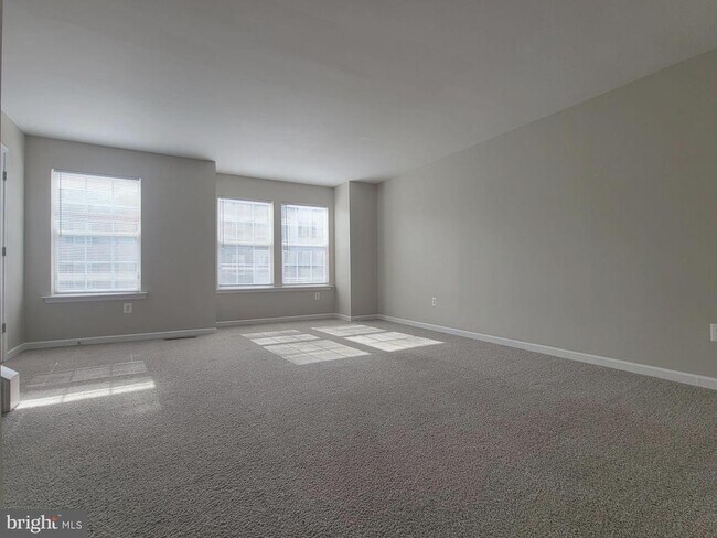 Building Photo - 216 Monticello Square