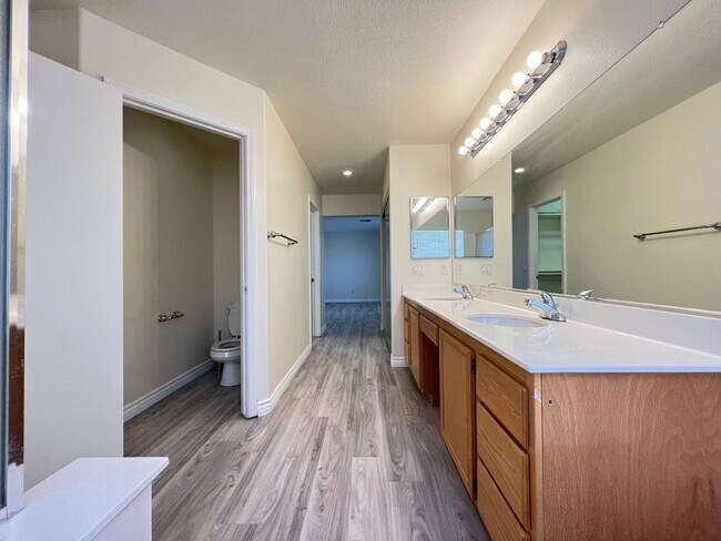 Building Photo - 8480 Garnet Peak Ct