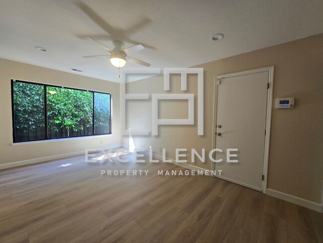 Building Photo - Beautiful 3/2 House - Dogs Negotiable, All New LVT Flooring, Covered Patio and Yard