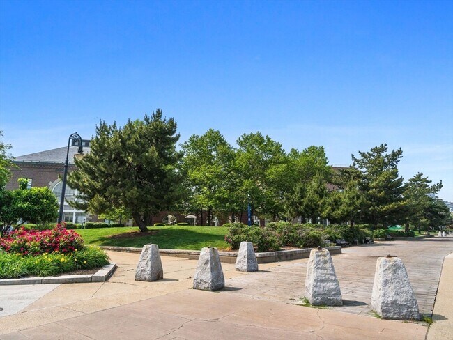 Building Photo - 42 8th St