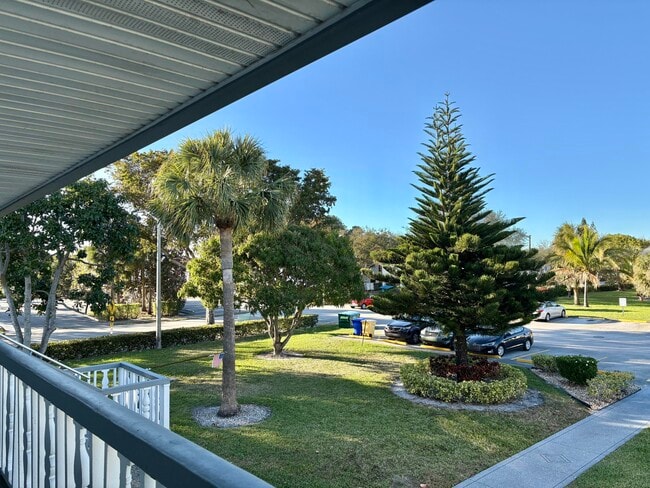 Building Photo - 39 Waltham B