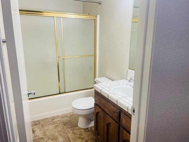 Building Photo - 2220 Sunmist Ln