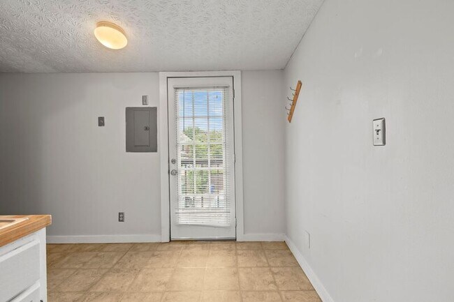 Building Photo - 285-287 E Whittier St