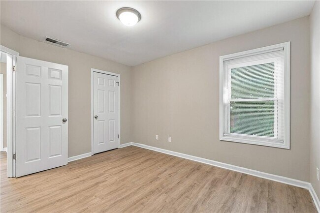 Building Photo - 1607 Jonesboro Rd SE