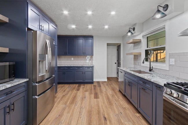 Building Photo - 1533 S 76th St