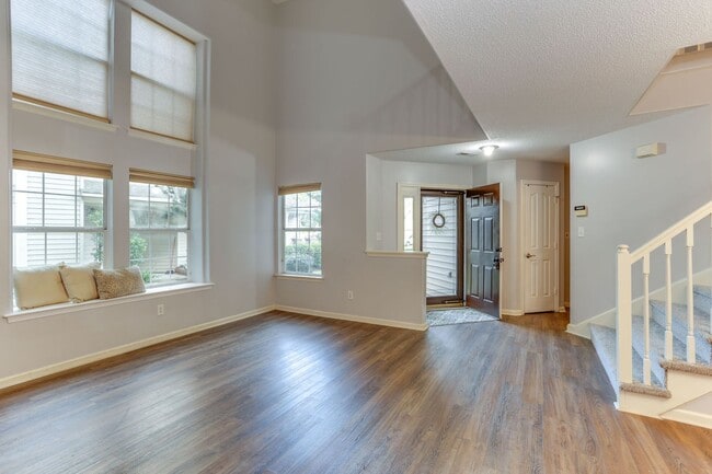 Building Photo - 119 Brassie Dr