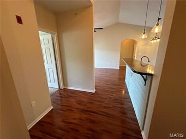 Building Photo - Beautiful Condo in Mehlville