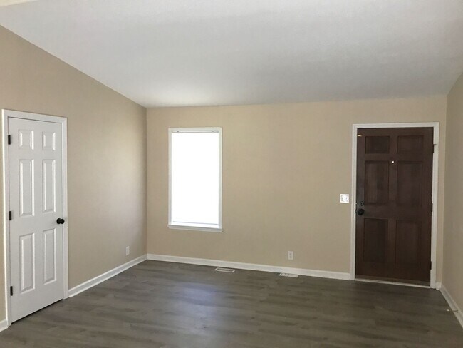 Building Photo - Move-In Ready 3 Bedroom 2 Bath Home in Antioch!