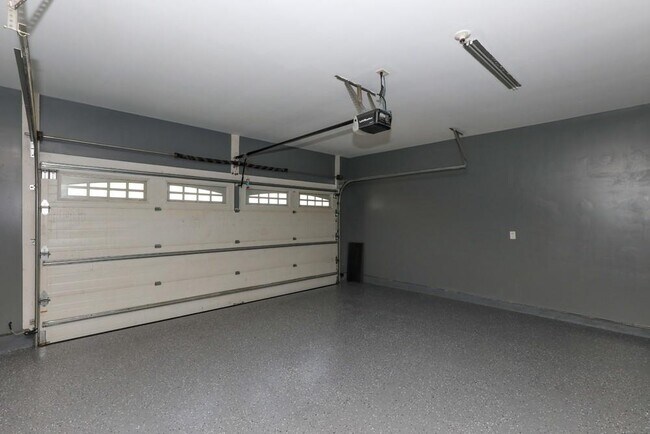 Building Photo - 2871 Cross Creek Dr
