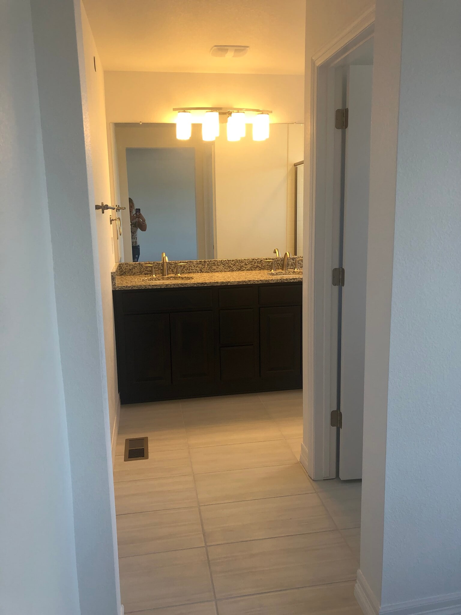 Large bathroom and shower! - 1881 Spring Water Pt