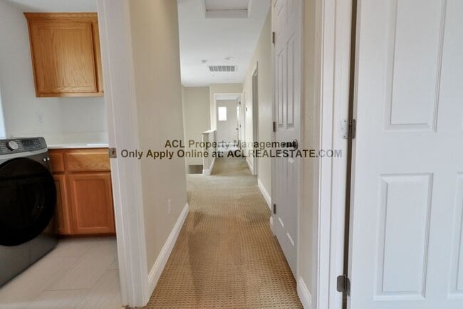 Building Photo - 1186 Cherrybrooke Commons