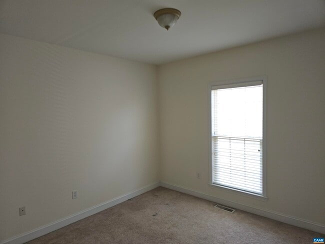 Building Photo - 134 Deerwood Dr