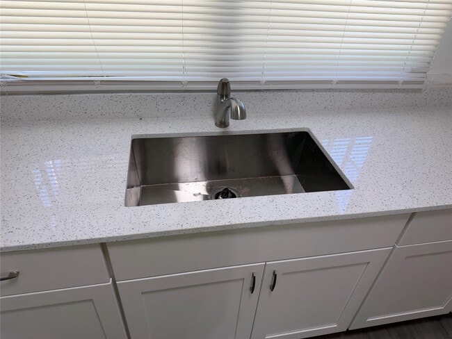 Building Photo - 703 N 17th St