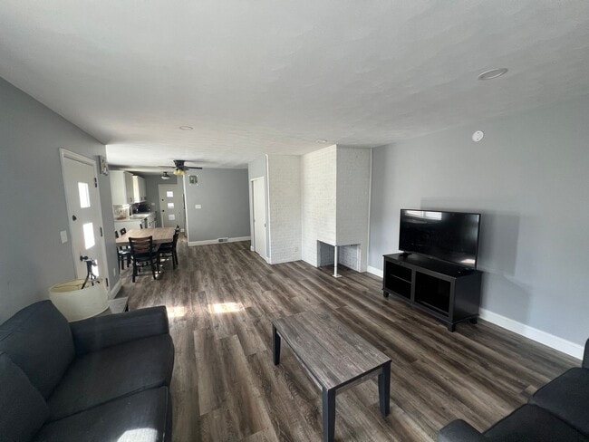 Building Photo - Large Moline Home with 3-Car Garage, Privacy, and Plenty of Space
