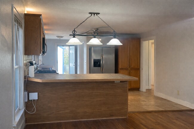 Building Photo - 832 S Bois D Arc Ave