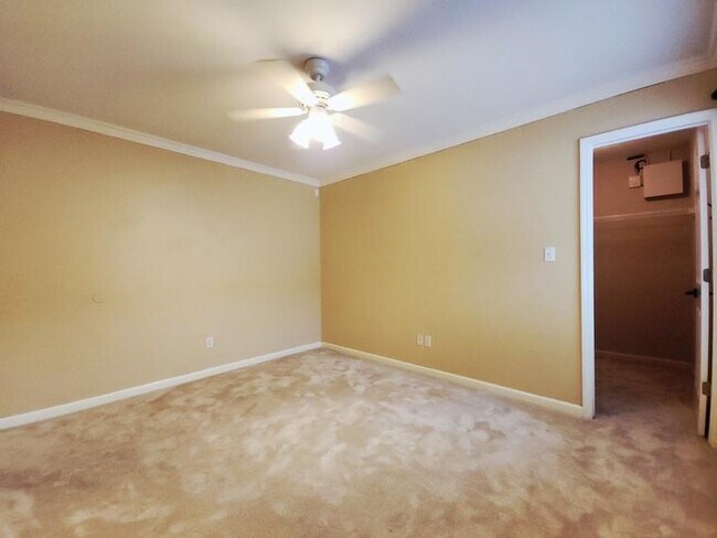 Building Photo - 8520 Hannary Cir