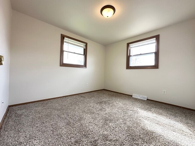 Building Photo - 2652 Sherry Ln