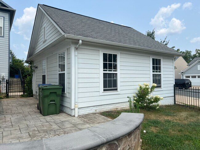 Building Photo - Sought after Idlewild Community