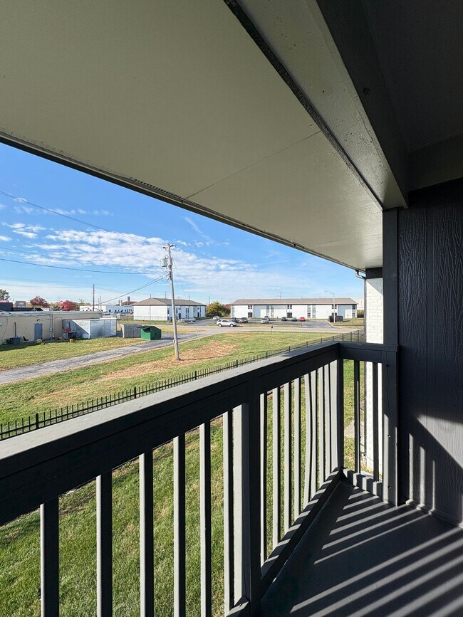 Building Photo - Bellagio West Living I