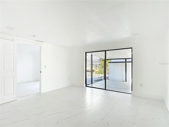 Building Photo - 9920 San Mateo Way