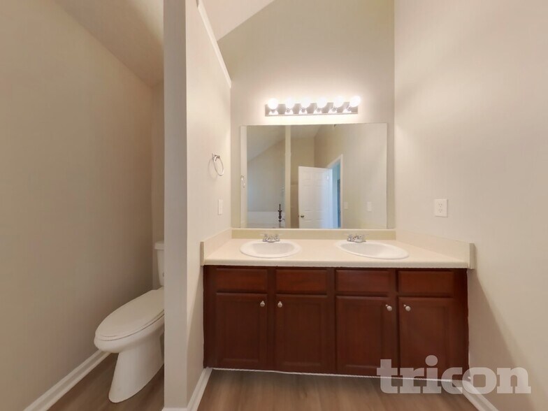 Building Photo - 6972 Foxmoor Way