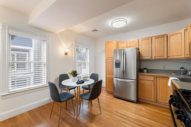 Building Photo - APARTMENT