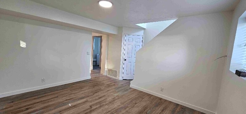 Building Photo - 922-928 E Fairclough Dr